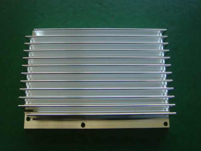 Disipador de calor de aluminio de la protuberancia del prototipo que trabaja a máquina de la precisión rápida del CNC con la escala de conversión