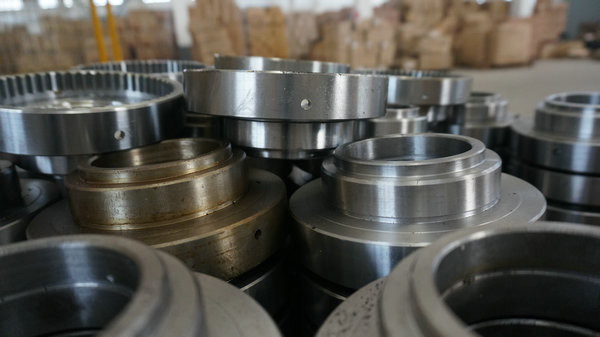 Piezas que trabajan a máquina del CNC de los CB del estruendo 35CrNiMo del anillo no estándar del reborde para la maquinaria costera
